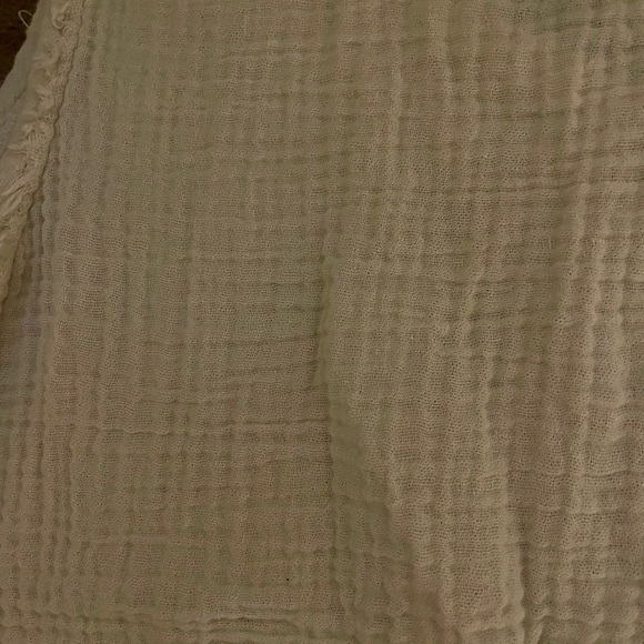 Michael Stars super soft gauzy v neck cropped tank. - Picture 4 of 4